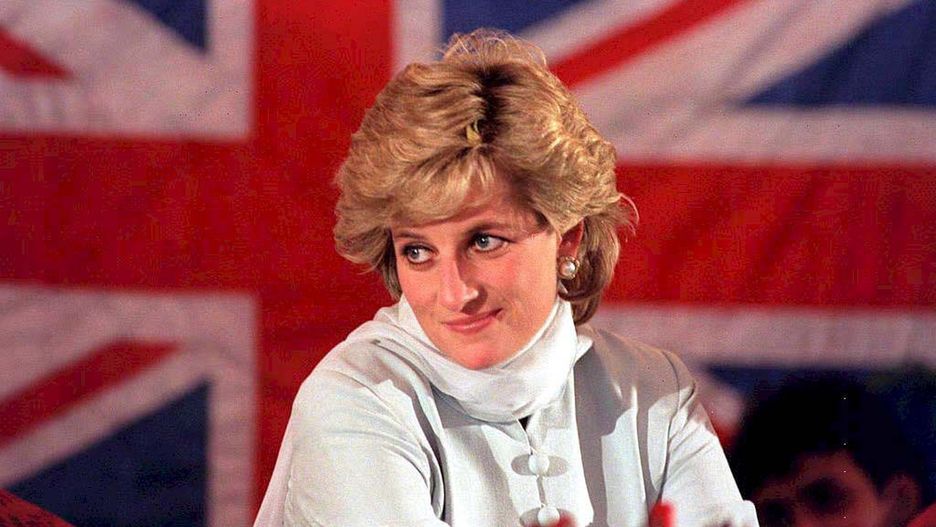 DIANA
JOHN GILES