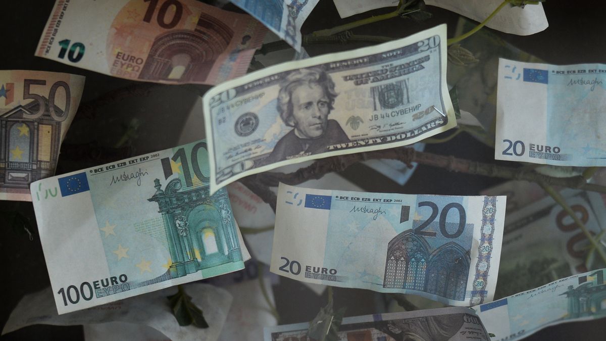 Kursy walut NBP 01.05.2020 Piątkowy kurs euro, funta, dolara i franka szwajcarskiego 
