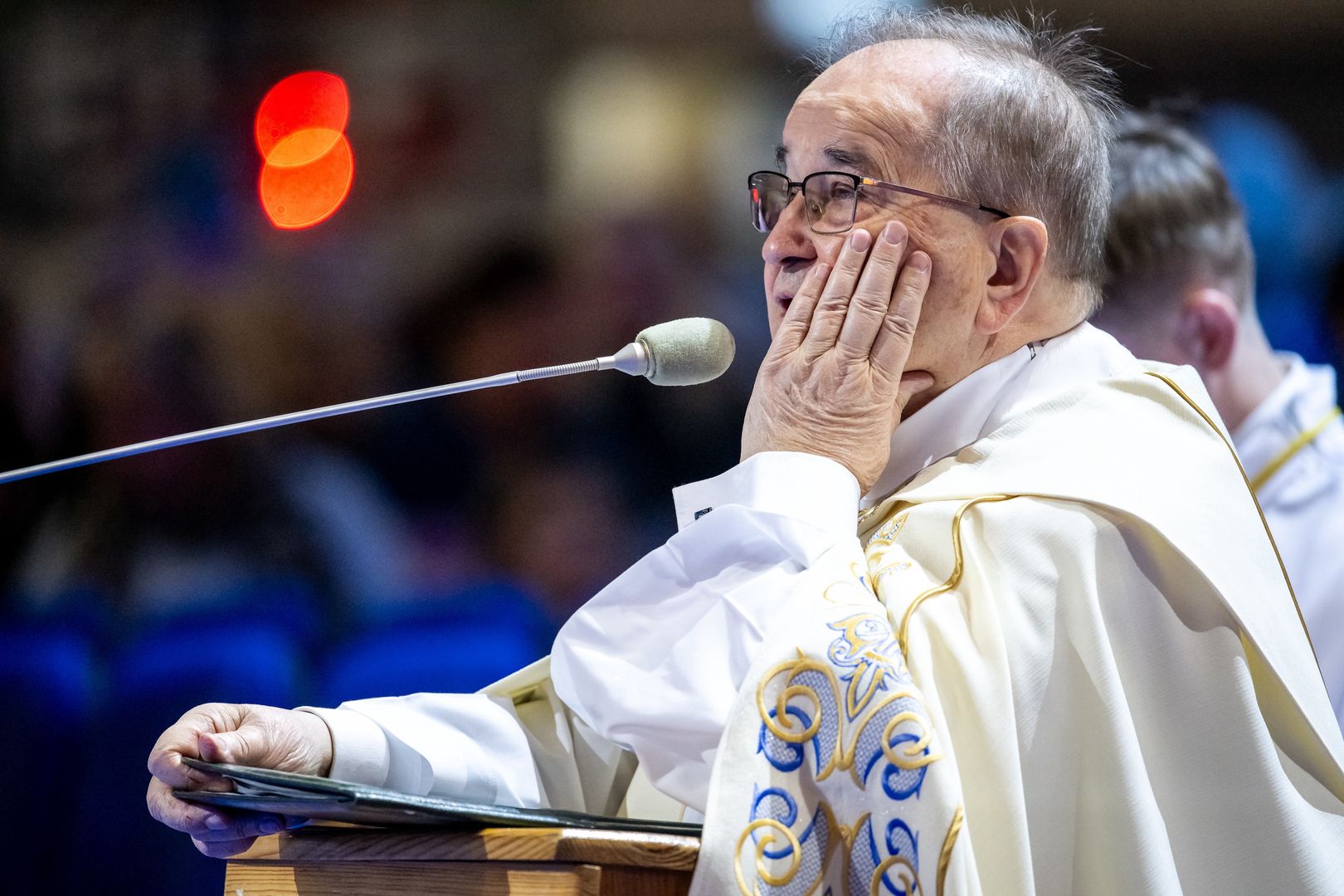 Rydzyk nie wytrzymał: "Gdzie są te luksusy? Mieszkam w klasztorze"