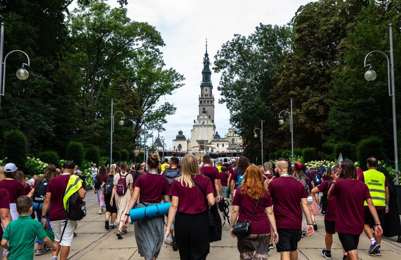 Sprawdziła, ile płacą za pielgrzymkę. Kwota nie jest mała
