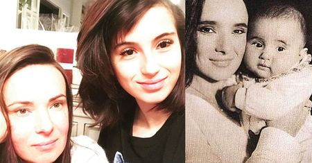 Naturalna córka Kowalskiej pozuje z mamą do świątecznego selfie. "Jak siostry. Jak dwie krople wody!"