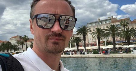 Adam Małysz już nie jest anorektycznym młodzieńcem! Były skoczek sporo przytył i wreszcie nie wstydzi się rozebrać na plaży!