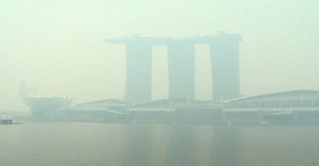 Gigantyczny obłok nad Singapurem