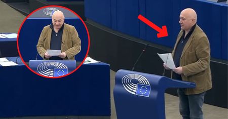 Tak wystąpił w Strasburgu. "Mógłby pan nieco zadbać o strój?"