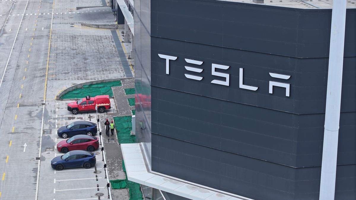 Tesla traci pozycję lidera. Polityczne ambicje Muska szkodzą marce?