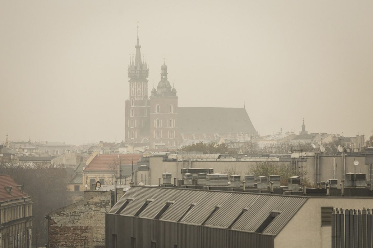 Smog Kraków 20 grudnia: fatalna jakość powietrza w Krakowie. Obowiązuje darmowa komunikacja
