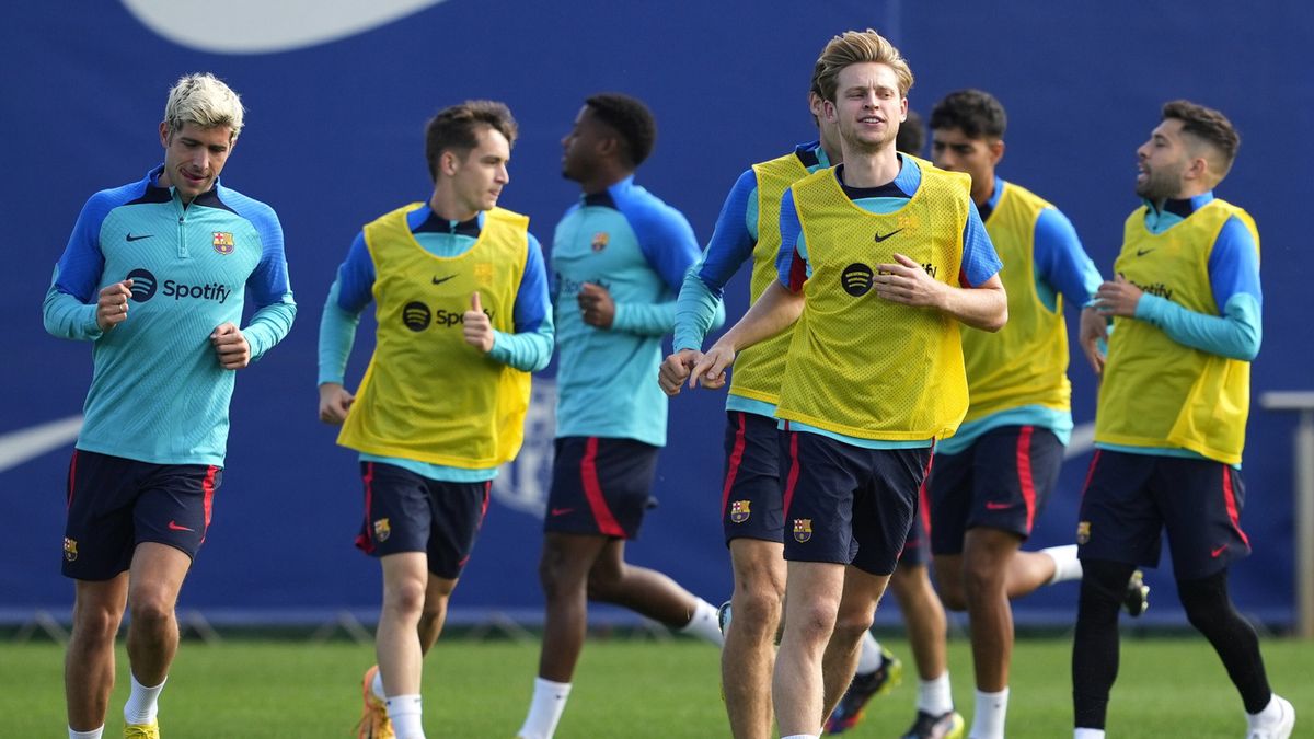 PAP/EPA / Alejandro Garcia / Na zdjęciu: Frenkie de Jong