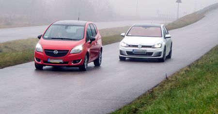 Uważaj na światła. Policja ostrzega kierowców przed mgłą