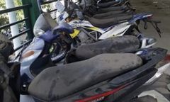 Ponury parking na Bali. 100 pojazdów czeka na właścicieli