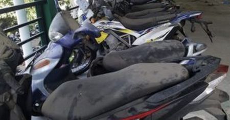 Ponury parking na Bali. 100 pojazdów czeka na właścicieli