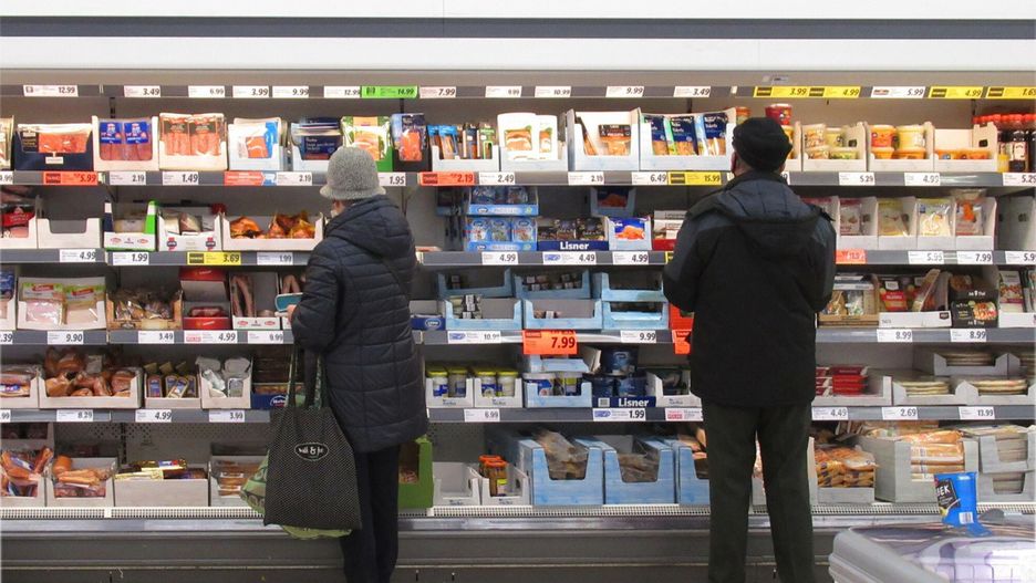 Emeryci ograniczają wydatki na mieszkanie i jedzenie