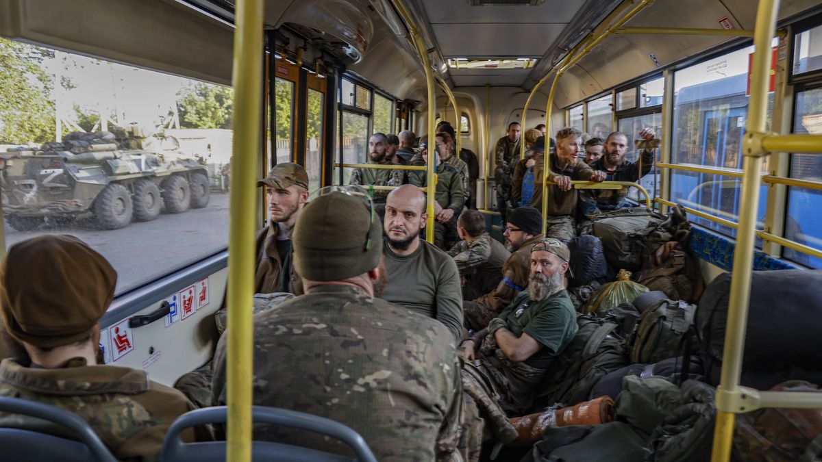 Wywiezieni przez Rosjan ukraińscy żołnierze z Azowstalu 