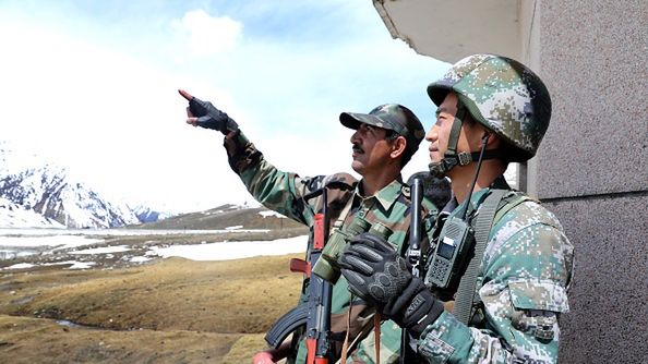 Chiński patrol na granicy.