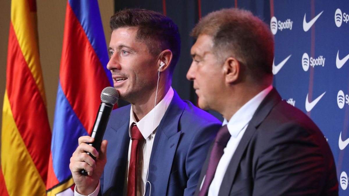 Getty Images / Urbanandsport/NurPhoto / Na zdjęciu: Robert Lewandowski i Joan Laporta