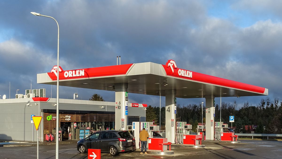 Funkcjonariusze ABW przeszukali siedzibę Orlenu w Płocku. Chodzi o "podejrzenia zaniżania cen paliw"