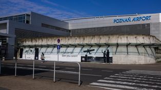 Poznań: Obrażał personel i współpasażerów w samolocie na Ławicy. Przy sobie miał też narkotyki. Interweniowała straż graniczna