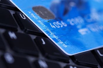 Fatalny w skutkach nawyk finansowy. Szybko "pożre" oszczędności