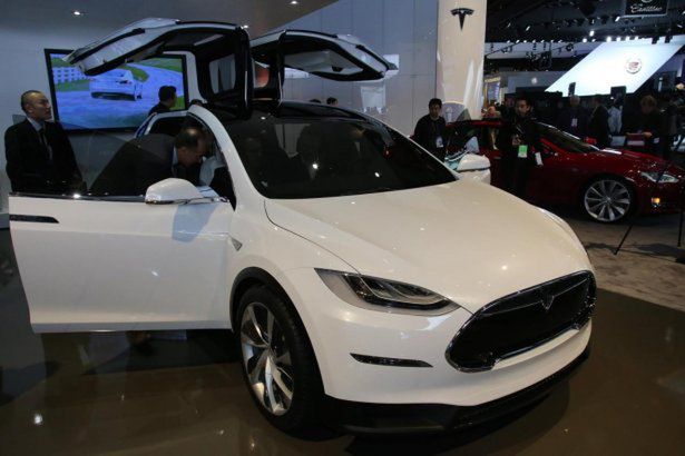 Tesla opóźnia premierę Modelu X do 2014