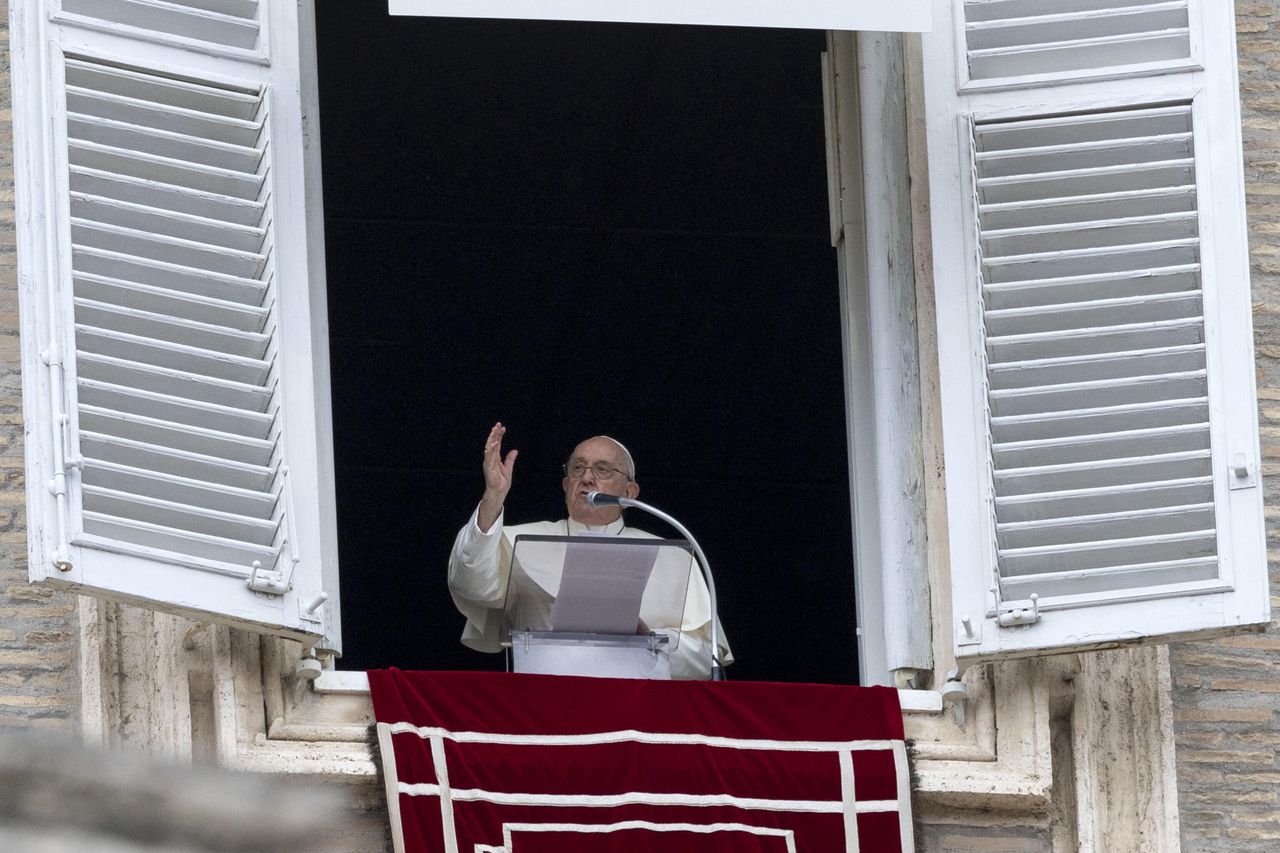 Pope Francis calls for peace in Sudan, the Holy Land and Ukraine at St. Peter's Square