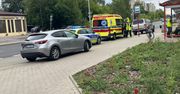 Nieczynna sygnalizacja świetlna i zderzenie rowerzystki z autem. Na miejscu pogotowie