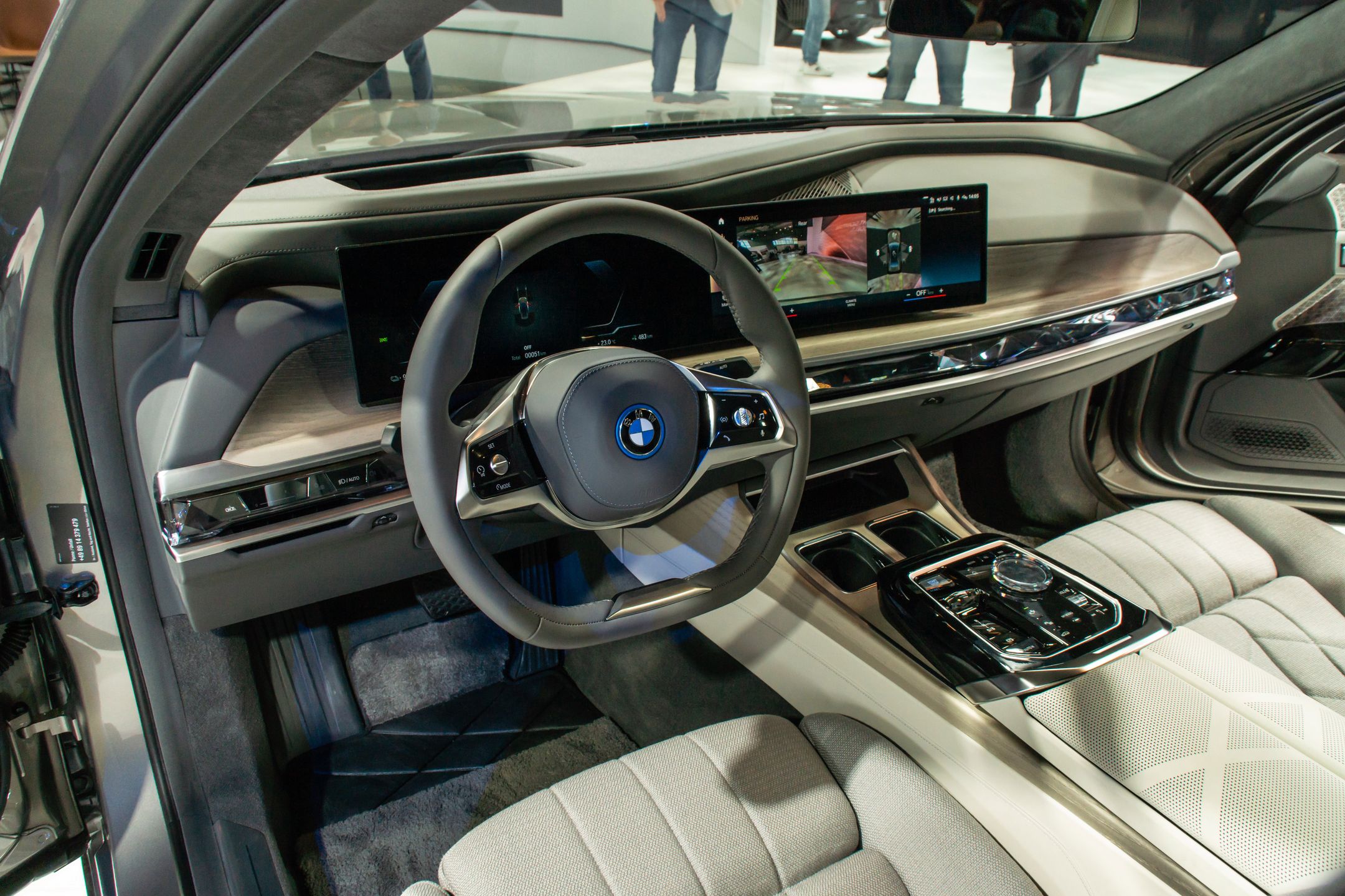 BMW i7
