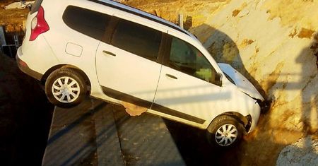 Pijany i z narkotykami uderzył w betonowy przepust. Kierowca miał 1,5 promila