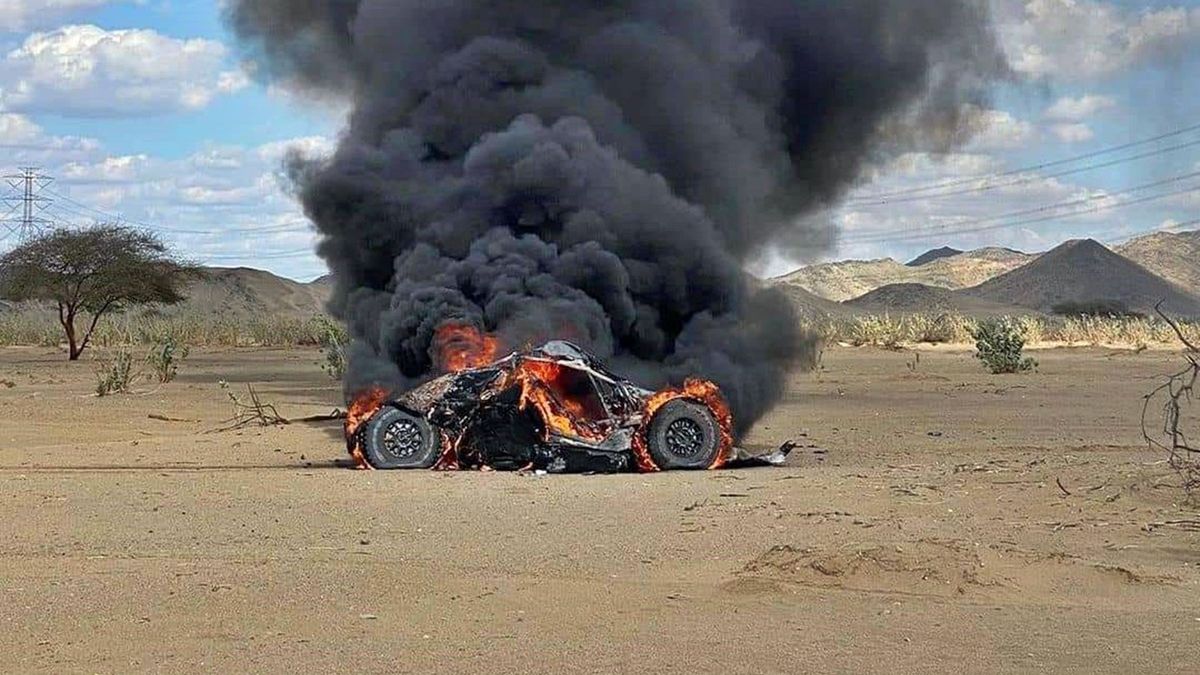 Zdjęcie okładkowe artykułu: Twitter /  / Na zdjęciu: pożar samochodu na Dakarze