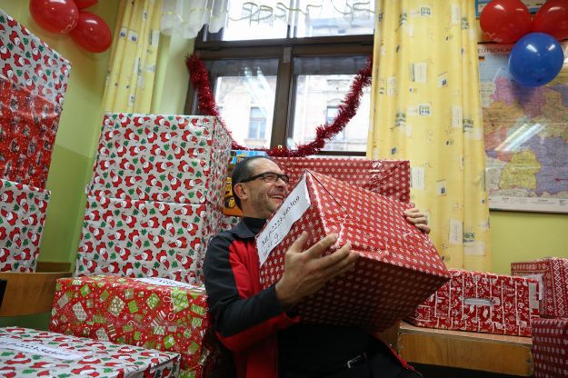 Wyjątkowe prezenty trafią do 19 tys. polskich rodzin. Finał akcji Szlachetna Paczka