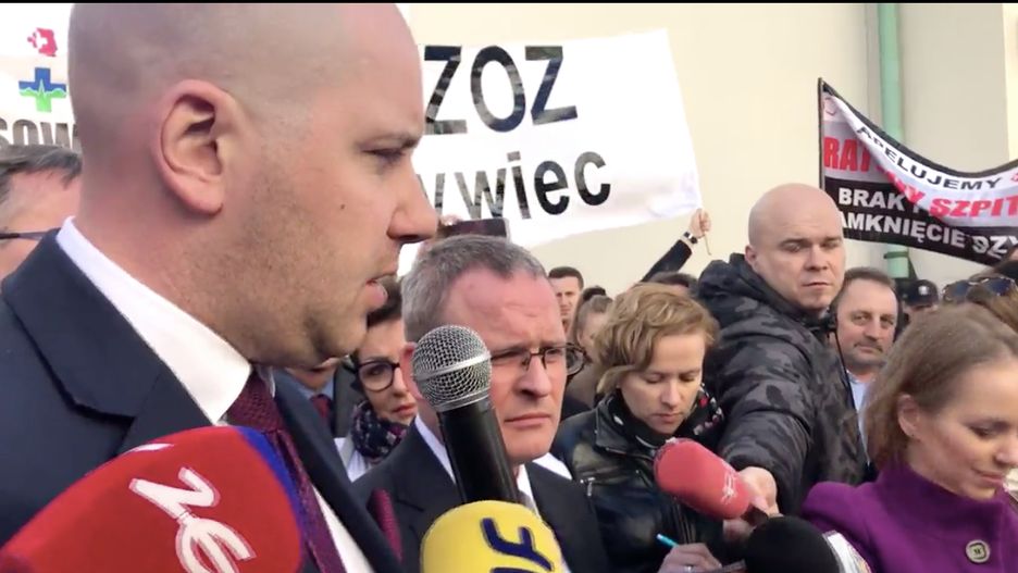 Do protestujących wyszli przedstawiciele resortu zdrowia