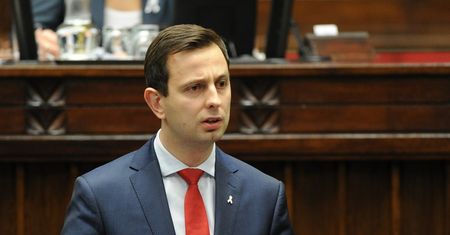 Oskładkowanie umów zleceń. Wojna ze "śmieciówkami" da ZUS-owi miliardy