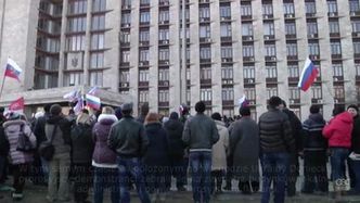 Proukraiński protest w stolicy Krymu; zwolennicy Rosji wywiesili flagi w Doniecku