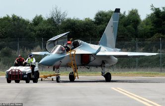 Rewolucja w szkoleniu pilotów bojowych się odwleka. Podchorążowie siądą za sterami M-346 dopiero za rok