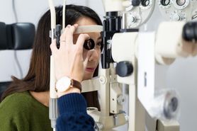 Skrzydlik oka – przyczyny, objawy i leczenie