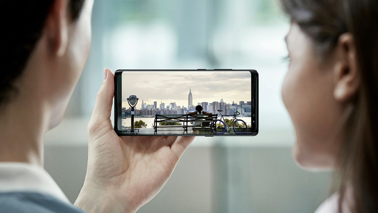 #wSkrócie: Note 8 ze słuchawkami AKG, nowe zdjęcia LG V30 i Xperii XZ1 oraz "rewolucyjny" aparat do selfie