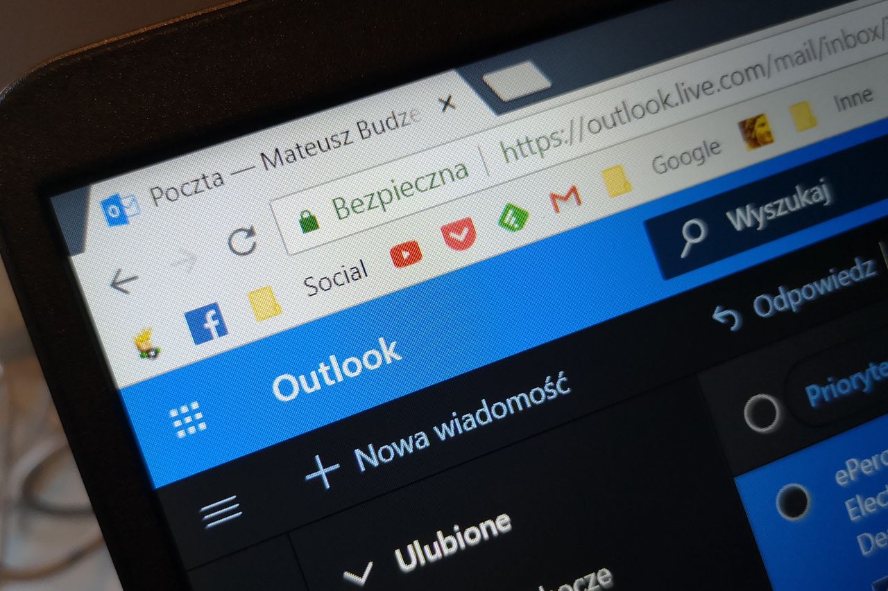 Poczta Outlook.com otrzymała tryb ciemny. Nowość można już testować