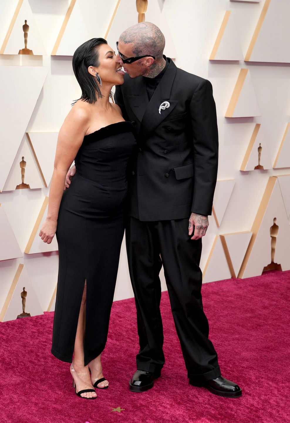 Oscary 2022. Kourtney Kardashian i Travis Barker migdalą się na ściance
