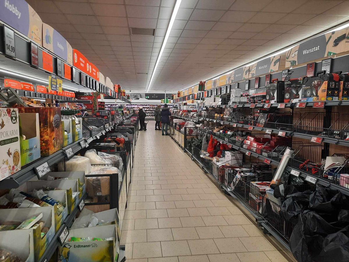 W Polsce narasta problem kradzieży w sklepach, co wyraźnie widać po statystykach policyjnych