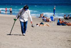 Gorączka złota na plażach. Szukają skarbów po turystach