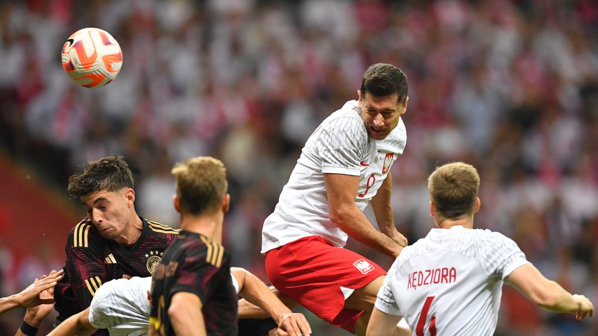 PAP / Piotr Nowak / Zawodnik reprezentacji Polski Robert Lewandowski (2P) podczas towarzyskiego meczu z Niemcami