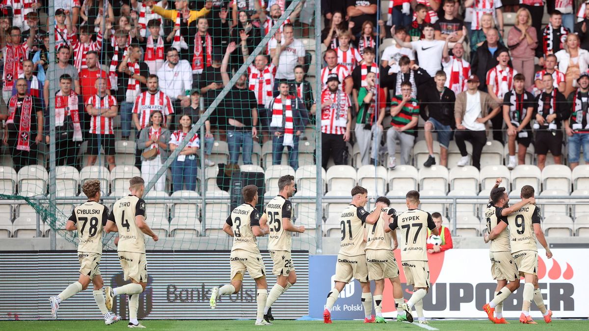PAP / Łukasz Gągulski / Na zdjęciu: Cracovia i Widzew zostały ukarane przez Komisję Ligi