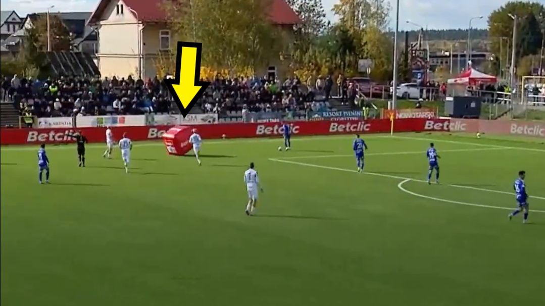 Twitter / TVP Sport / Nietypowa sytuacja w meczu Podhala Nowy Targ z Sandecją Nowy Sącz