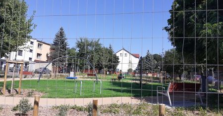 Ktoś kradnie huśtawki z placów zabaw w poznańskich parkach