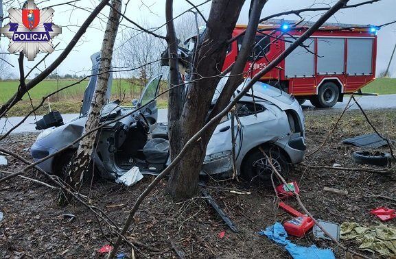 Na łuku drogi stracił kontrolę nad pojazdem w miejscowości Zrąb