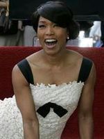 Angela Bassett komisarzem policji