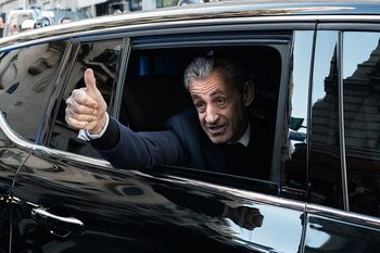 Sarkozy wychodzi na wolność. Trafił do więzienia 21 października