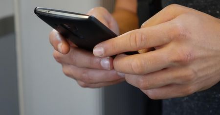 Podszywają się pod jeden z dużych banków. Uważajcie na takie wiadomości!