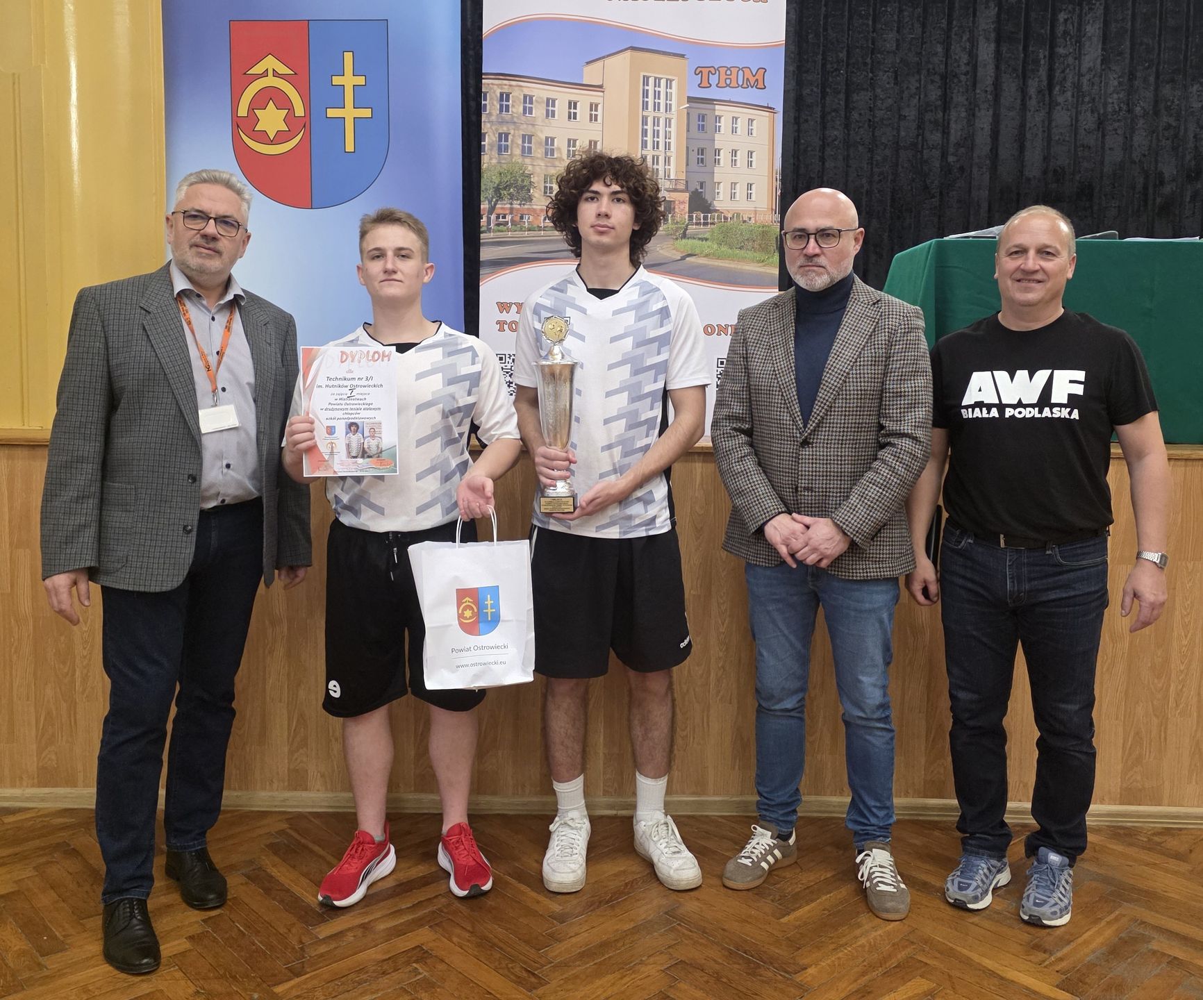 ZS nr 3 z podwójnym mistrzostwem powiatu. Wielkie emocje przy tenisowych stołach