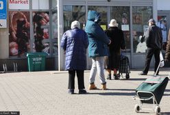 Godziny dla seniorów powodem konfliktów w sklepach. Postawa starszych osób drażni klientów, którzy boją się koronawirusa