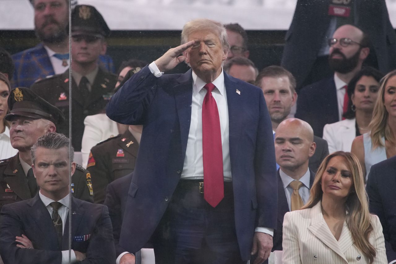 Trump ostrzega Iran przed atakiem na USA. "Odpowiemy z niespotykaną siłą"