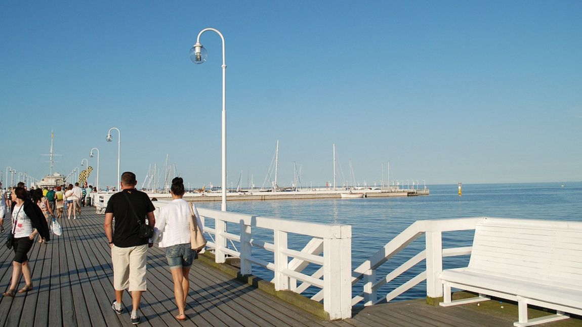 Aplikacje na wakacje. Skorzystaj z nich podcza urlopu